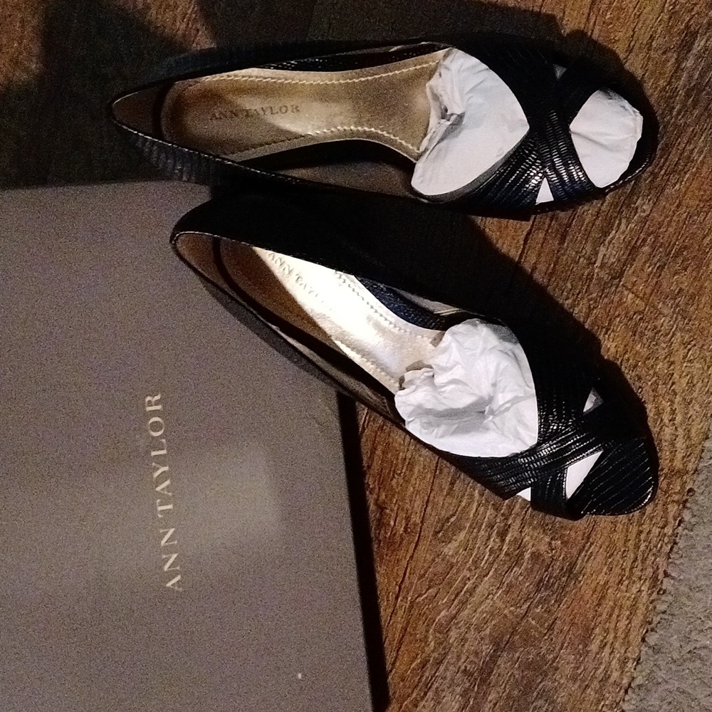 Ann Taylor Stella Black leather heels 👠